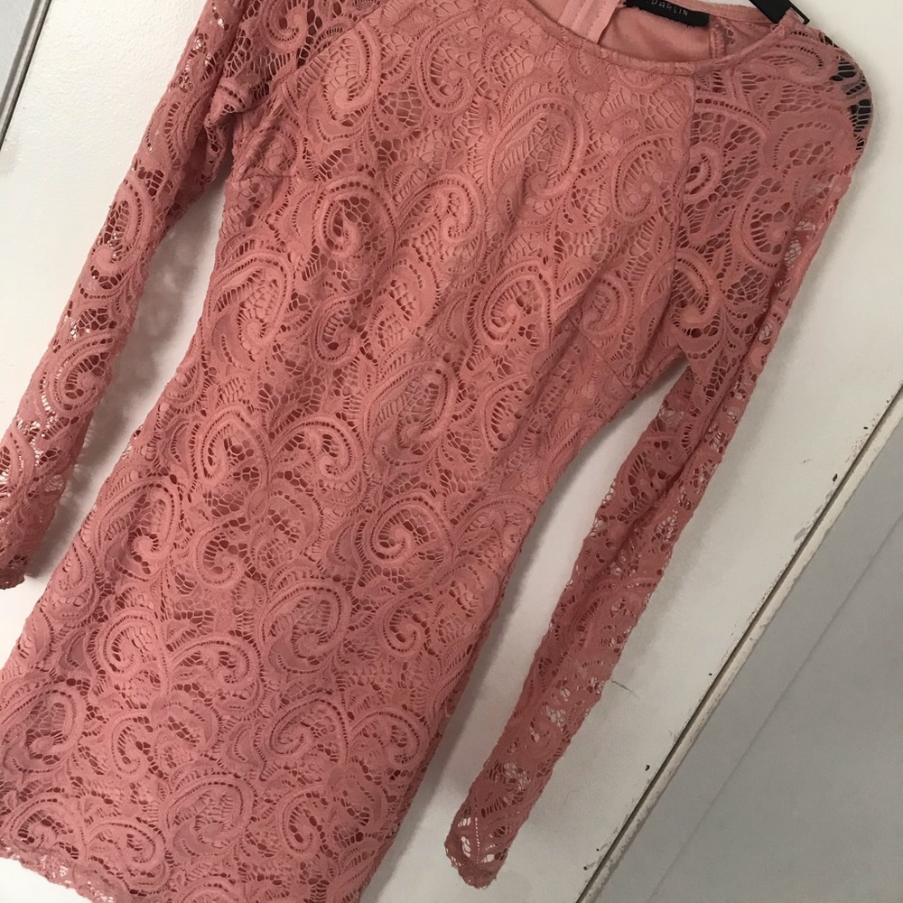 Short Light pink lace dress - Picture 2 of 2